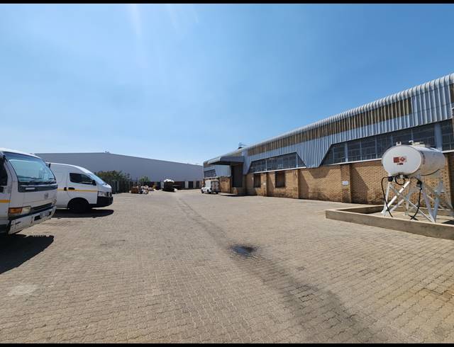 7,726M² WAREHOUSE TO LET IN MEADOWDALE